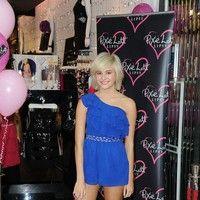 Pixie Lott cuts the ribbon and unveils her Autumn Winter range | Picture 87534